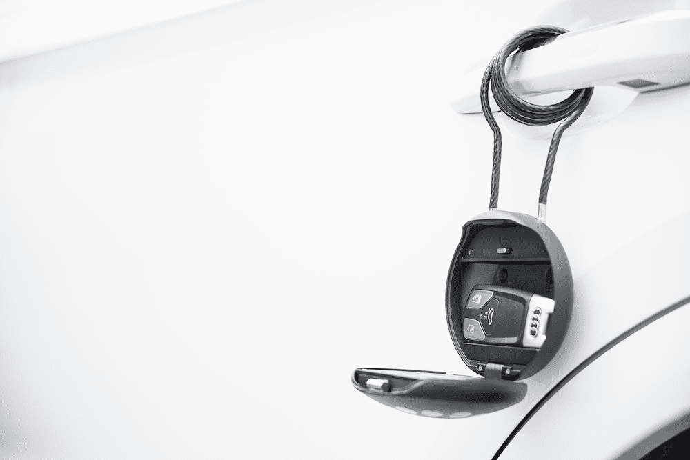 dukungan aplikasi pintar kunci mobil dengan pin + kotak keamanan