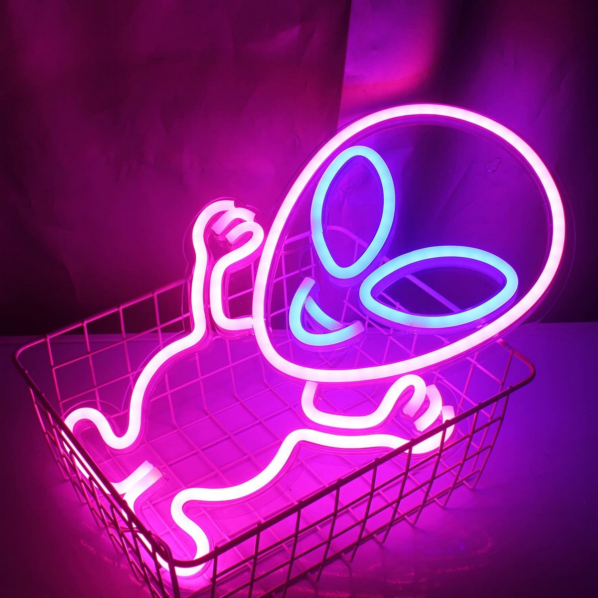 alien bercahaya - dinding logo neon