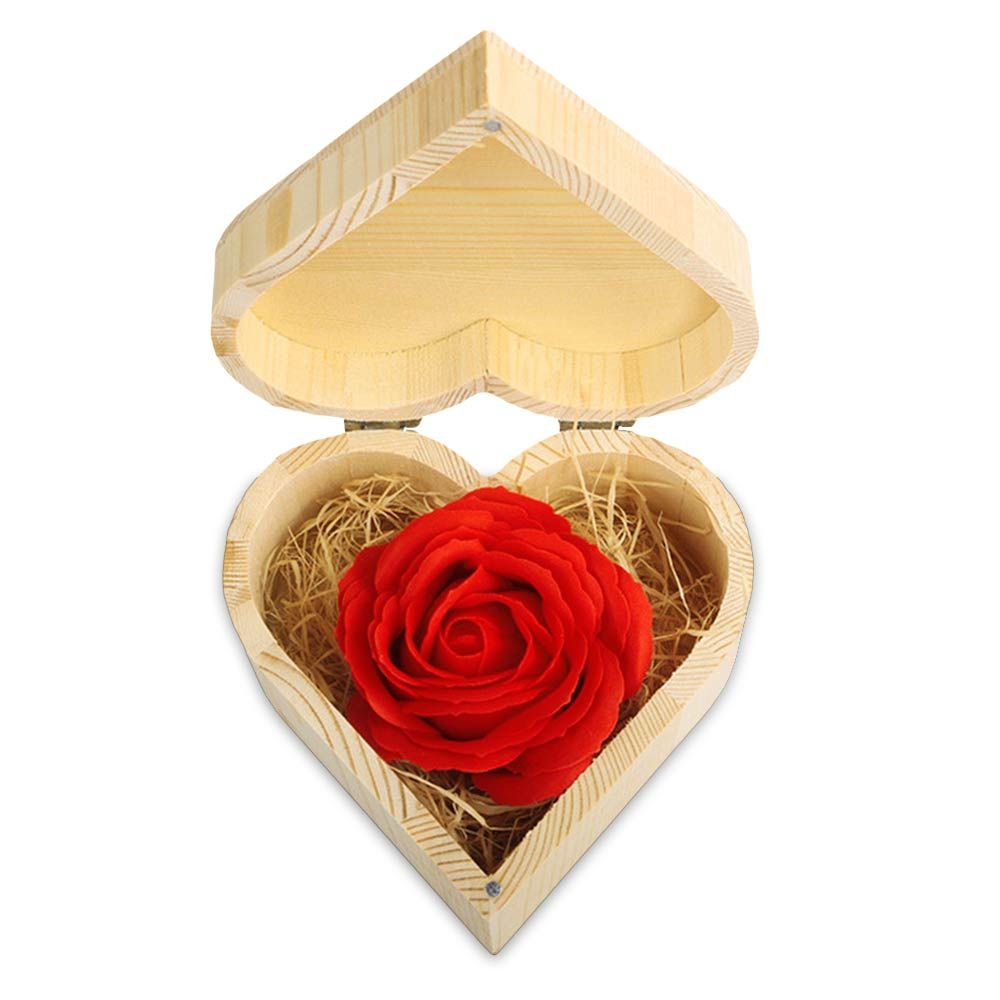 Sabun mawar dalam kotak kayu berbentuk hati