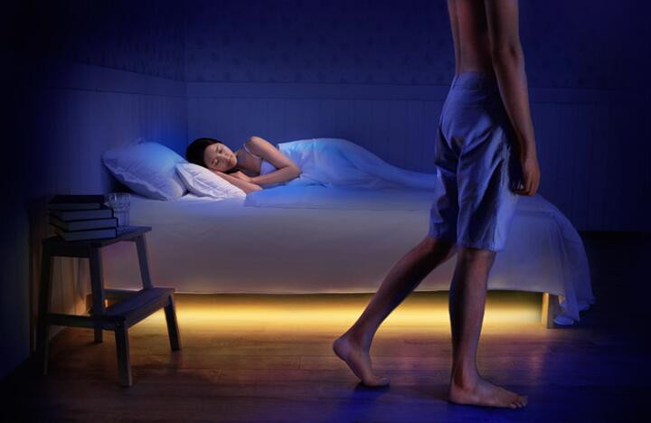 lampu led strip di bawah tempat tidur dengan sensor gerak