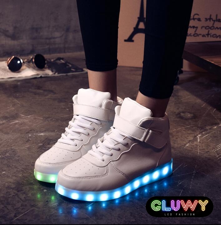 Sepatu kets sepatu bot LED bersinar putih