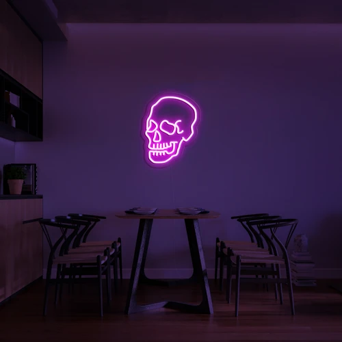 Logo neon bercahaya 3D di dinding tengkorak