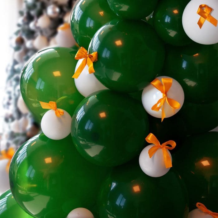 Pohon Natal balon​ - Pohon Natal tiup yang terbuat dari balon