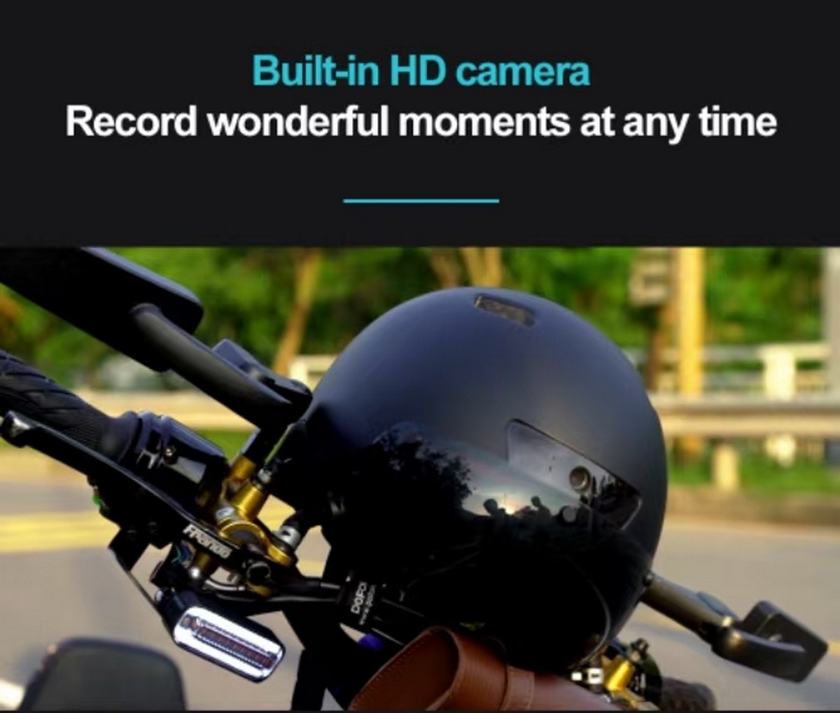 helm dengan kamera dan lampu peringatan