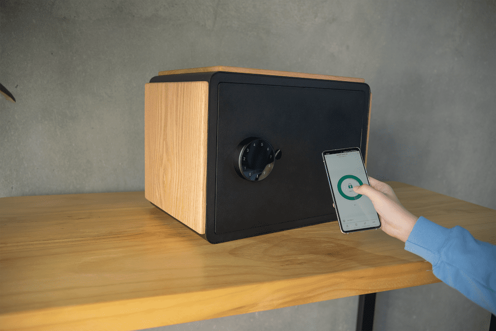 smart luxury smart safe terbuat dari dukungan aplikasi kayu